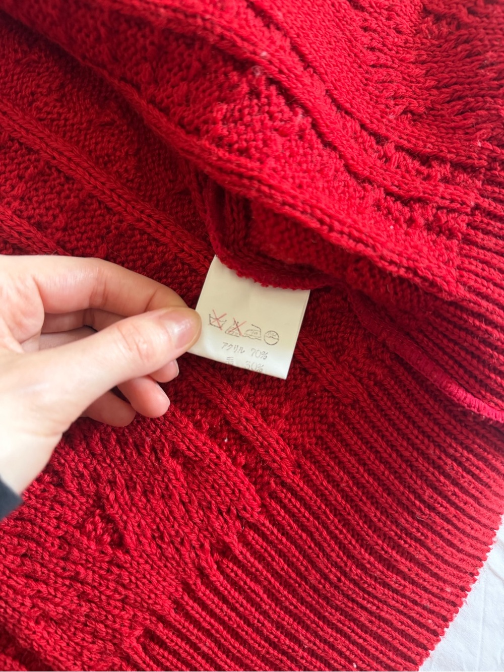 🍓Vintage Red Cable Knit Button-Up Cardigan Sweater - Picture 5 of 9